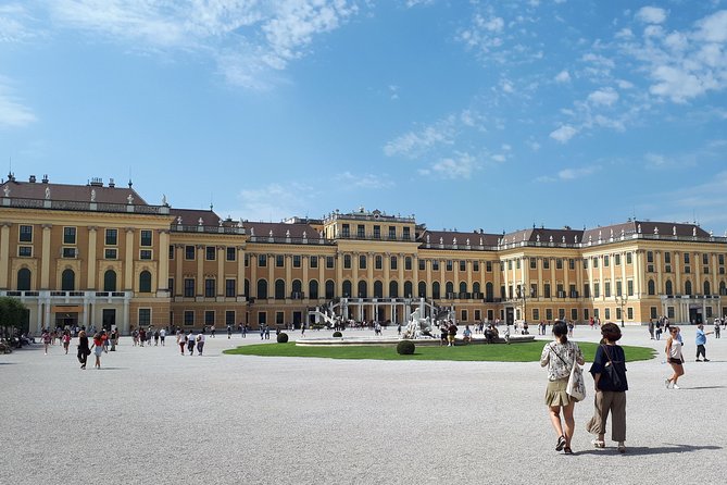 21-Day Extensive European Highlights tour from Frankfurt: Germany, Czech Republic, Slovakia, Hungary, Austria, Switzerland, Italy, France, Netherlands, Belgium and Luxembourg - Lucerne, Milan, Venice, and the road to Rome