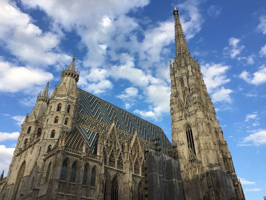 An Introduction to Vienna Walking Tour - Guides are the main reason to consider the experience