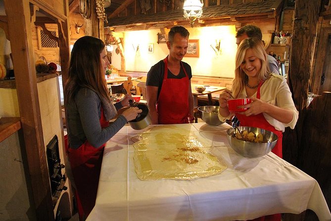 Apple Strudel & Prezel Cooking Class incl. Dinner & Music - A cooking class with a Salzburg setting