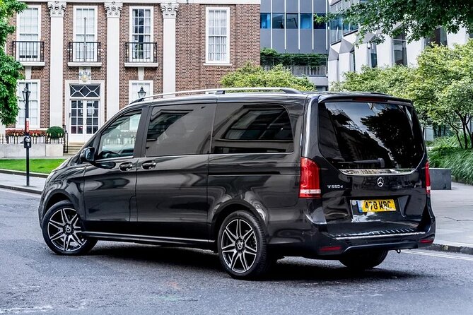 Arrival Private Transfer from Vienna Airport VIE to Vienna City by Luxury Van - A private Mercedes van with useful room