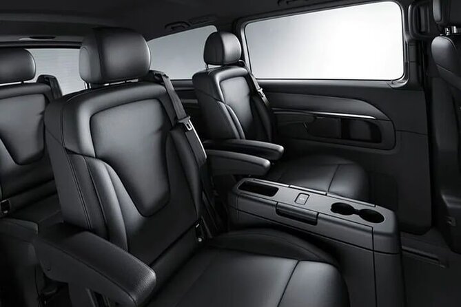Arrival Private Transfer from Vienna Airport VIE to Vienna City by Luxury Van - What the 30-minute ride is really like