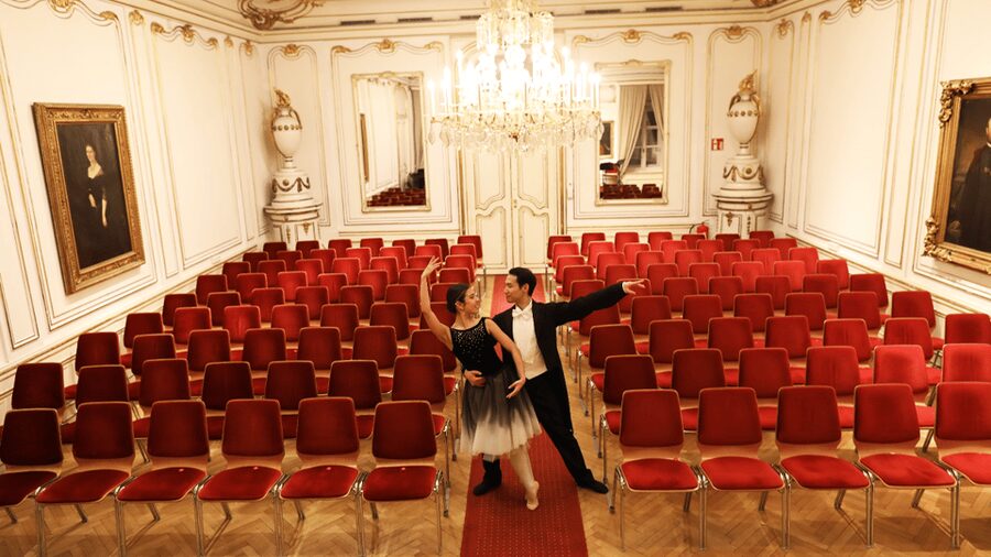 Best of Mozart & Strauss - Ballet makes the familiar pieces easier to watch
