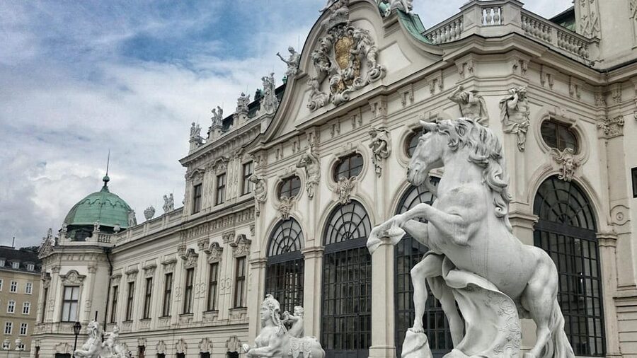 Best of Vienna: Private Walking Tour with a Local - Walking the Graben and Vienna’s elegant center