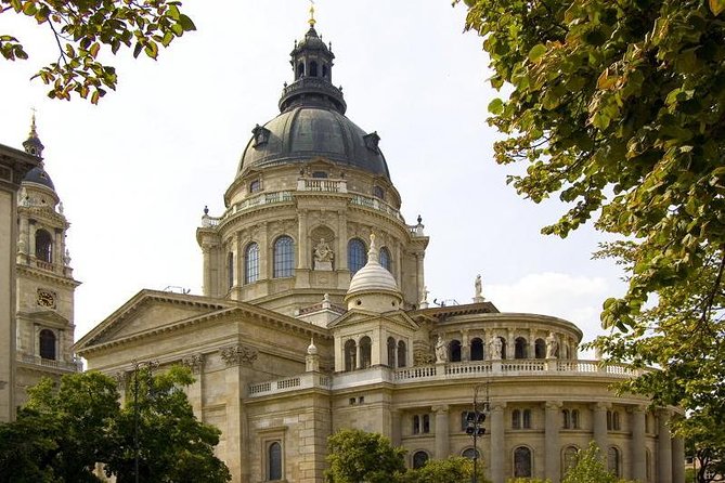 Budapest Private Day Trip from Vienna - Crossing Chain Bridge into Pest