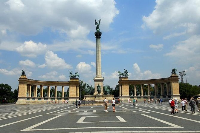 Budapest Private Day Trip from Vienna - Lunch with Hungarian food at your own cost