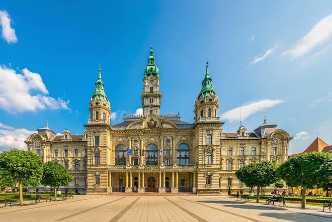 Budapest-Vienna One-Way Sightseeing Transfer - The vehicle, luggage, and group size