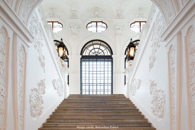 Christmas at Belvedere: 3hr Private Tour of Upper Palace & Market - The guide can change the whole experience