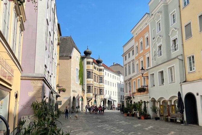 CITY QUEST LINZ: uncover the secrets of this city! - Starting at Brucknerhaus on the Danube