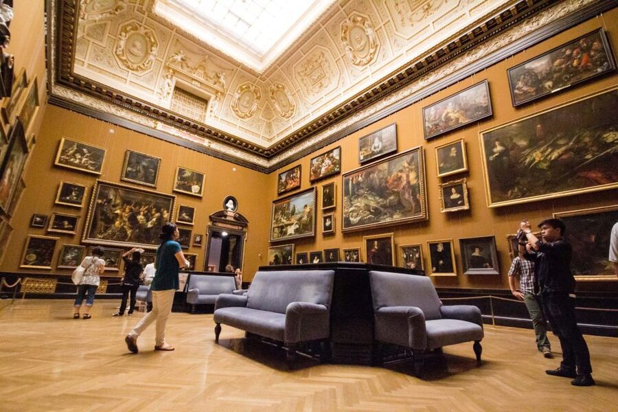 Combo Ticket: Kunsthistorisches Museum & Imperial Treasury - Bags, stairs, and practical comfort