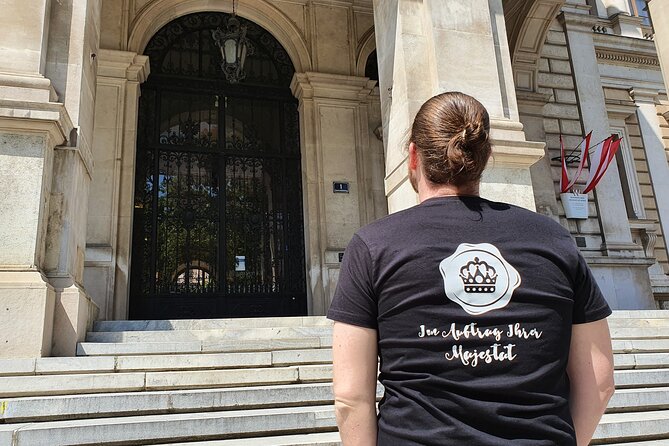 Digital puzzle tour with Marcus Aurelius' order - Outdoor walking, stairs, and the weather question