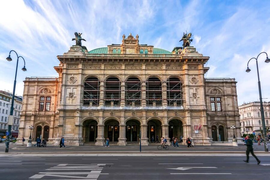 Discover 10 Things To Do in Vienna - Ultimate Walking Tour - Spanish Riding School and its famous horses