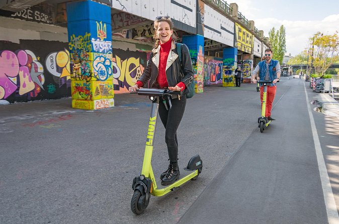 E-Scooter Tour through amazing Vienna! - Hundertwasserhaus: Vienna gets playful