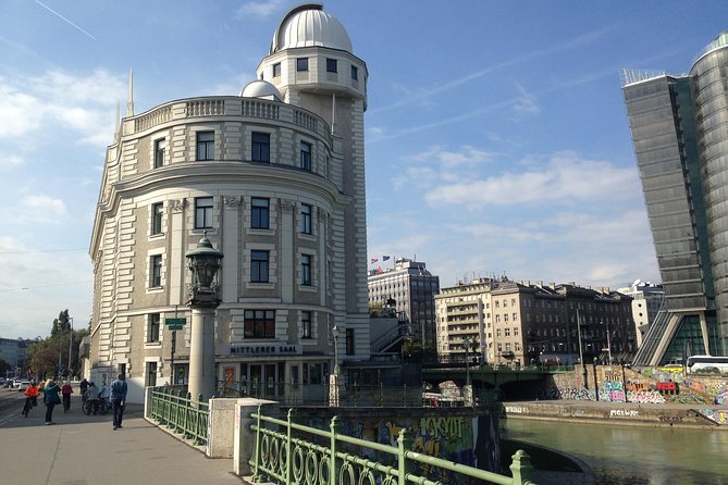 eBike Vienna 90min guided tour - use ebike for the whole day - Riding the Ringstrasse with a small group