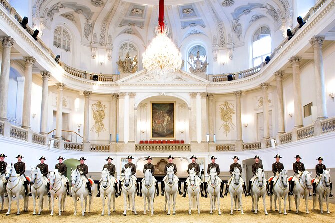 Exciting history tour and discovery of Vienna's secrets - Adding Belvedere and Klimt