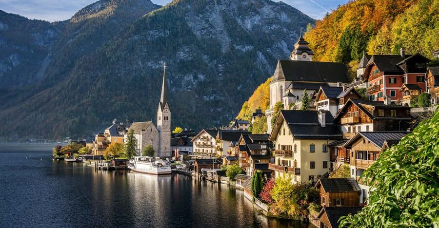 From Salzburg: Private Day Tour of Hallstatt - Arriving in Hallstatt beside the lake