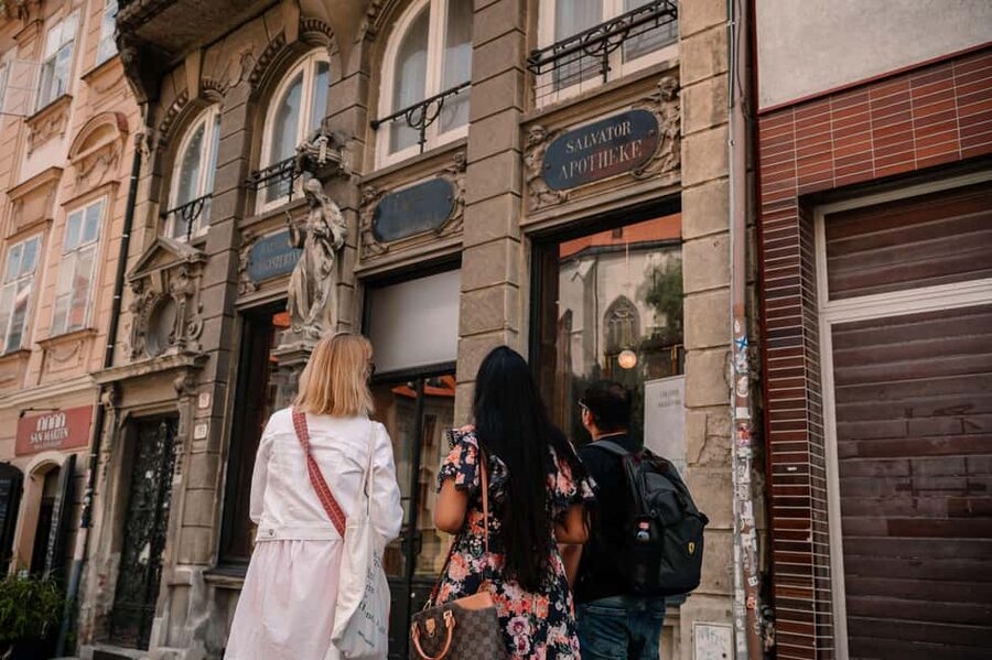 From Vienna: Bratislava City Tour with Food Options - Finding the guide under the bridge