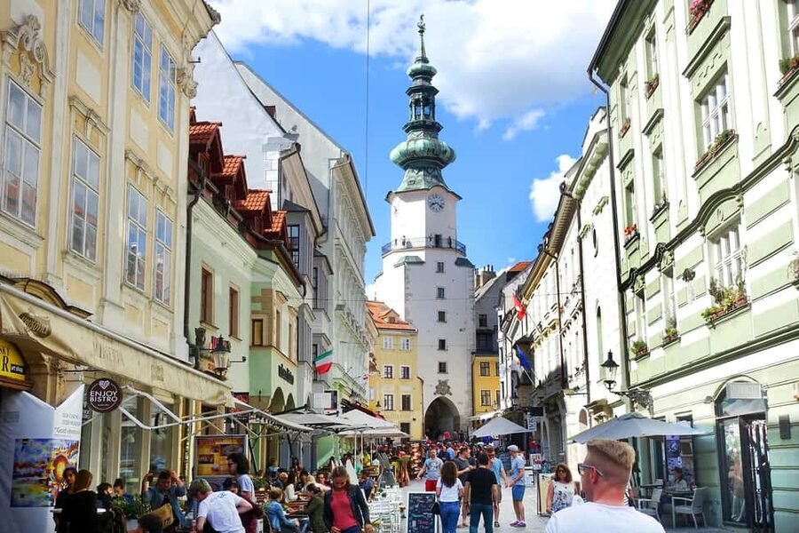 From Vienna: Bratislava City Tour with Food Options - The one-hour walk through the old center