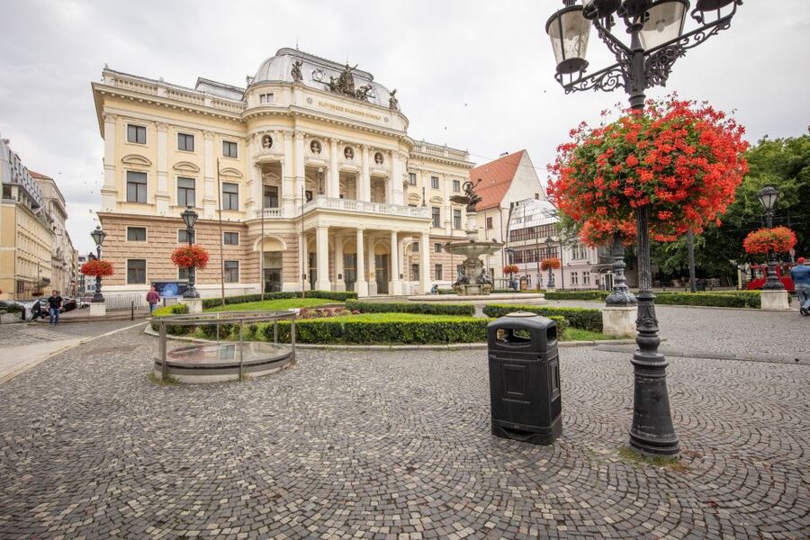 From Vienna: Bratislava Day Trip - The two-hour walk through the old center
