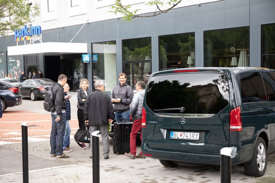 From Vienna: Bratislava Day Trip - Getting from Vienna Hauptbahnhof to Bratislava