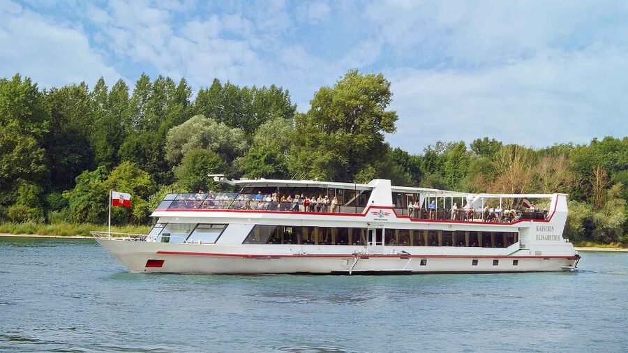 From Vienna: Dürnstein and Wachau Cruise - A long, easy morning on the Danube