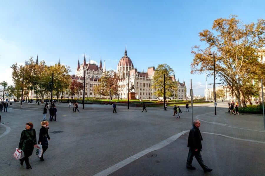From Vienna: Guided Day Trip to Budapest - Heroes’ Square and Hungary’s national story
