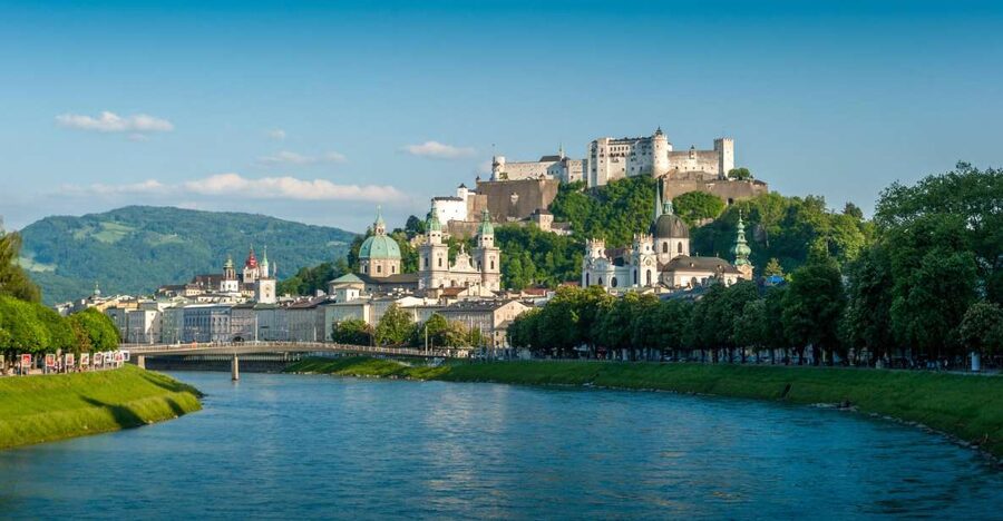 From Vienna: Guided Day Trip to Salzburg - Mondsee: a short look at lake country