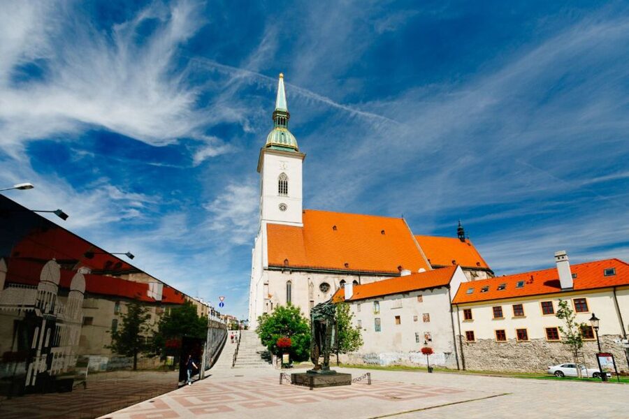 From Vienna: Guided Tour to Bratislava with Speed Boat Ride - Returning on the Twin City Liner