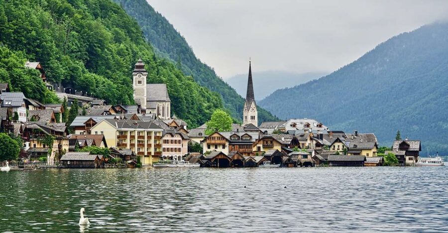 From Vienna: Hallstatt Day Trip with Hotel Pickup - First views of Hallstätter See and the Dachstein Massif