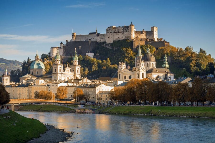 From Vienna: private day trip to Hallstatt and Salzburg - What the private car really adds