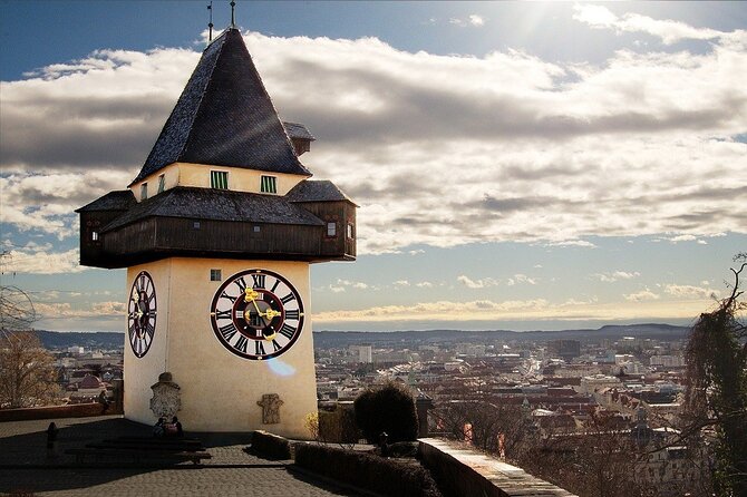 Fun & mobile scavenger hunt through Graz - Starting at Schlossberg and the Uhrturm