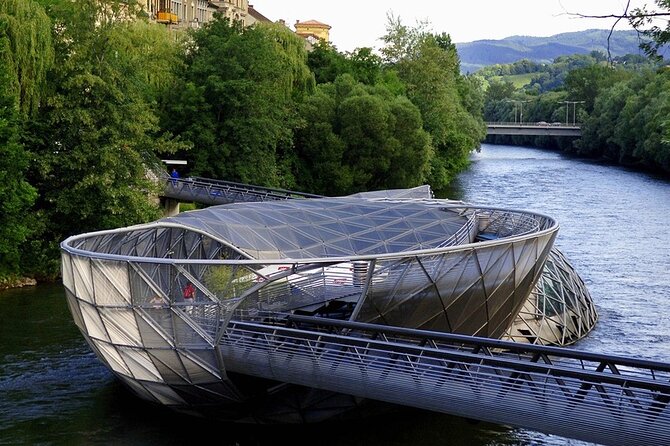 Fun & mobile scavenger hunt through Graz - Crossing to the Mur Island