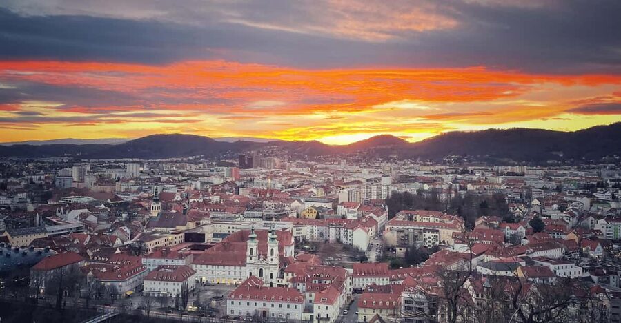 Graz: Funicular Ride & Schlossberg Picnic Experience - Starting at Taubenbrunnen on Schlossbergplatz