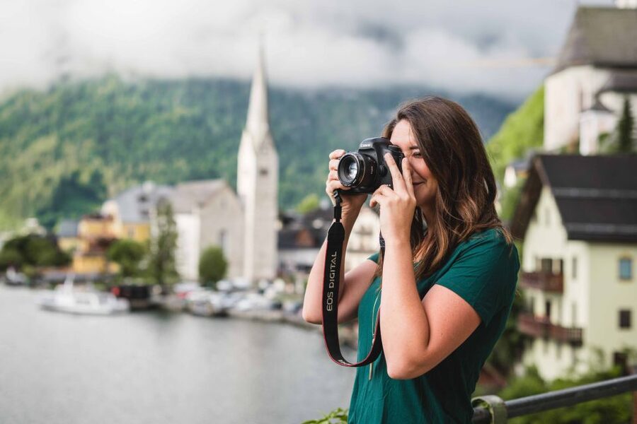 Hallstatt: 2-Hour Guided Walking Tour with Photographer - Hallstatt’s square and the final waterfront views