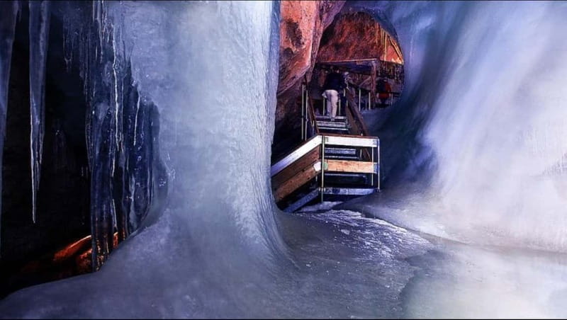 Hallstatt & Ice Cave & 5 fingers Private Trip From Salzburg - From Salzburg to the Dachstein Mountains