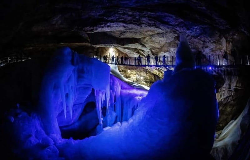 Hallstatt & Ice Cave & 5 fingers Private Trip From Salzburg - Hallstatt, with one hour beside the lake