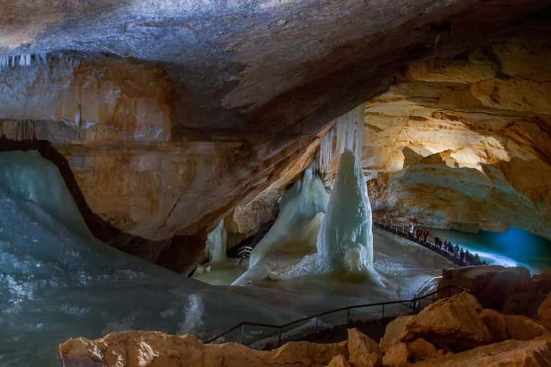 Hallstatt & Ice Cave & 5 fingers Private Trip From Salzburg - Who should book this mountain and village combination?