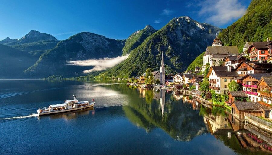 Hallstatt Private Walk Tour - The market area and Hallstatt’s compact center