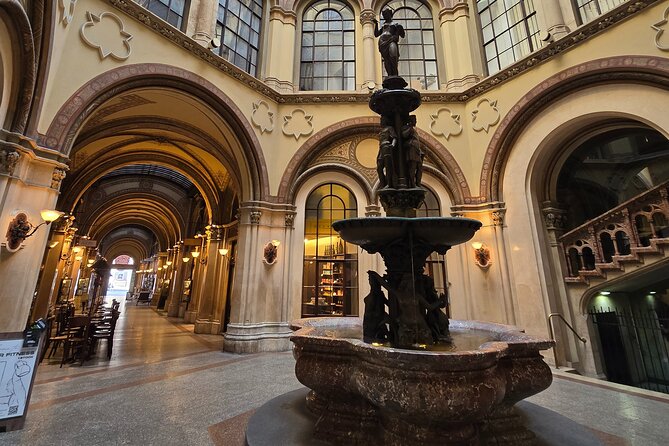 Highlights of Vienna in a Historical & Cultural 3h Walking Tour - The Hofburg and the world of the Habsburgs