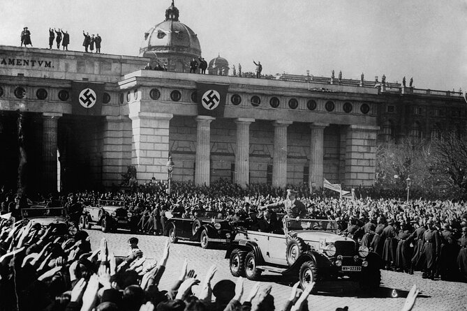Historical Hitler Walking Tour of Vienna - The art academy and Hitler’s early life