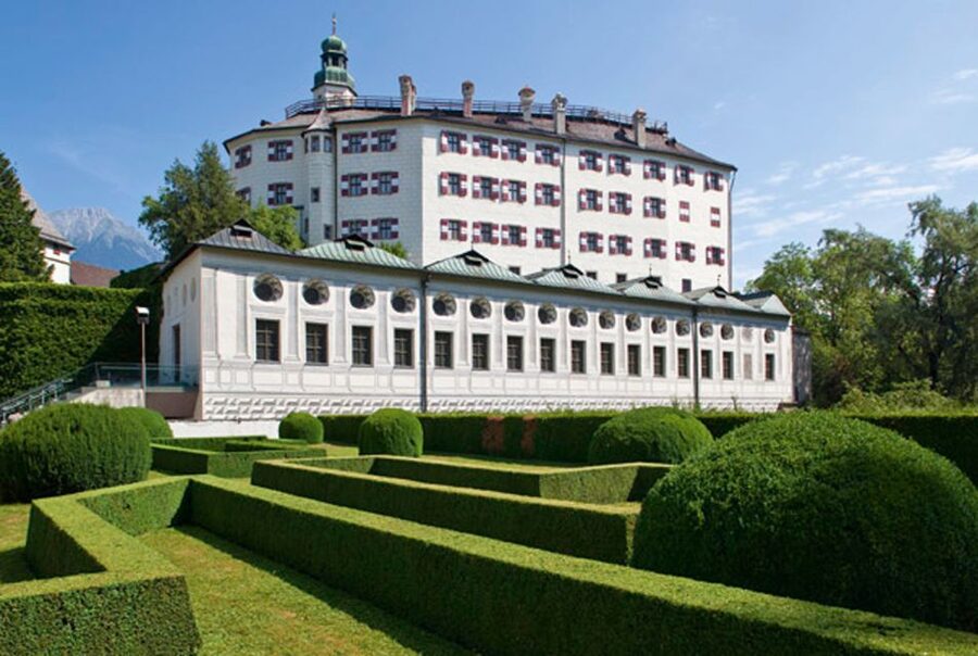 Innsbruck: City Card Including Public Transport - Take the bus to Swarovski Crystal Worlds