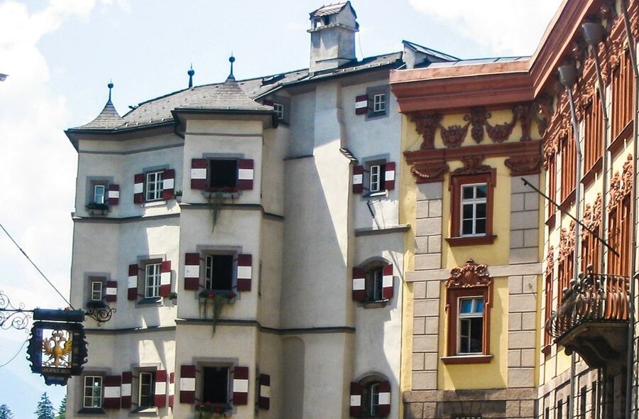Innsbruck: Express Walk with a Local in 60 minutes - Starting at Helbling Haus in the old center