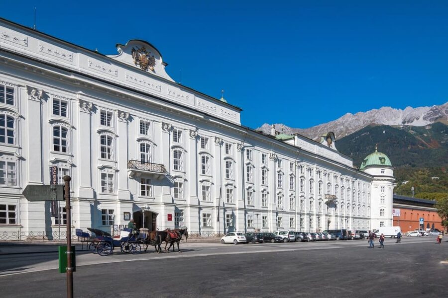 Innsbruck Old Town Highlights Private Walking Tour - What the two-hour schedule really gives you
