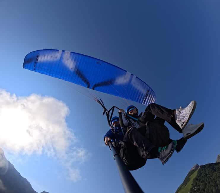 Innsbruck: Paragliding Adventure - Landing and returning to Elfer