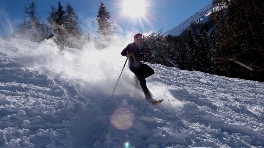 Innsbruck: Priv. Guided Snowy Mountain Hike /Snowshoe´s - Warm food and hut stops