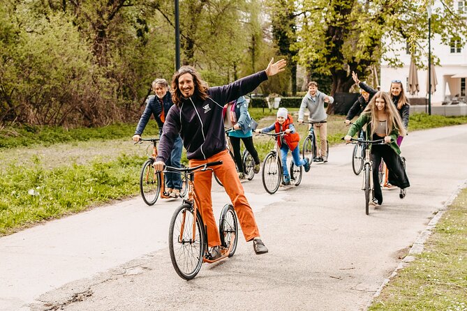 Kickbike Tour - discovering the city in a fun and active way - Steingasse: a narrow street with character