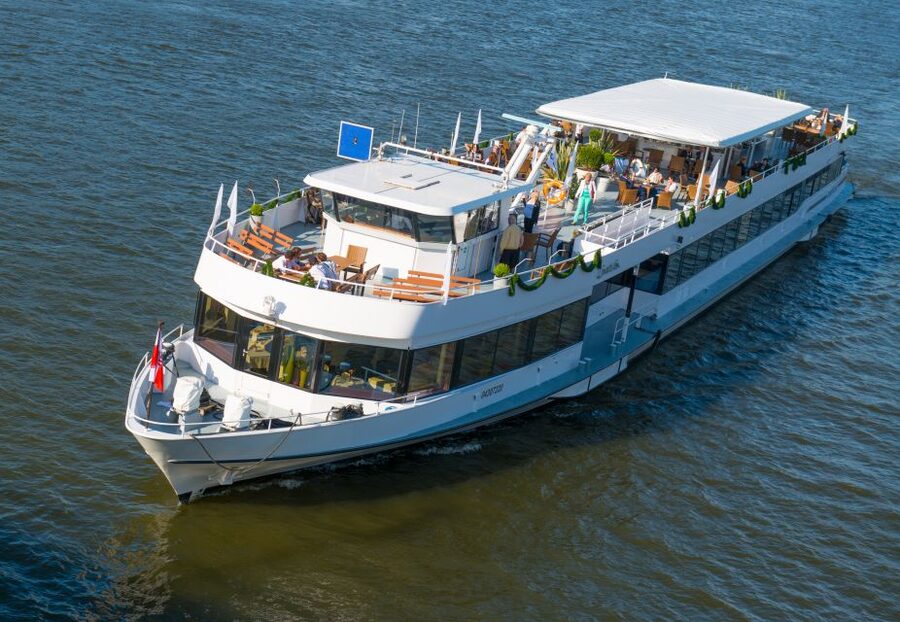 Linz: Harbor Cruise - Boarding at the Wurm Noe Dock