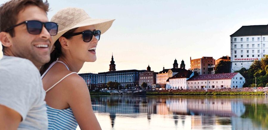 Linz: Harbor Cruise - Turning Into the Harbor