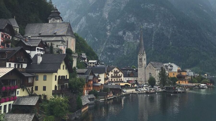 Majestic Walking Tour of Hallstatt - Pfarrkirche Mariä Himmelfahrt, the first 30-minute stop