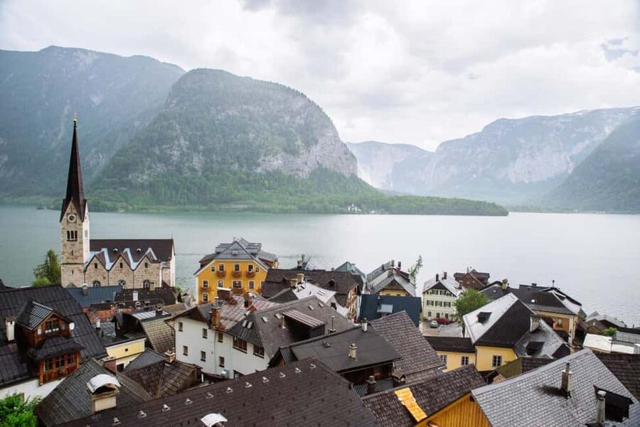 Majestic Walking Tour of Hallstatt - What the guide adds to the experience