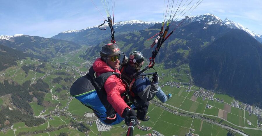Mayrhofen: Paragliding Adventure With Soaring Views - A calm glide or an action flight